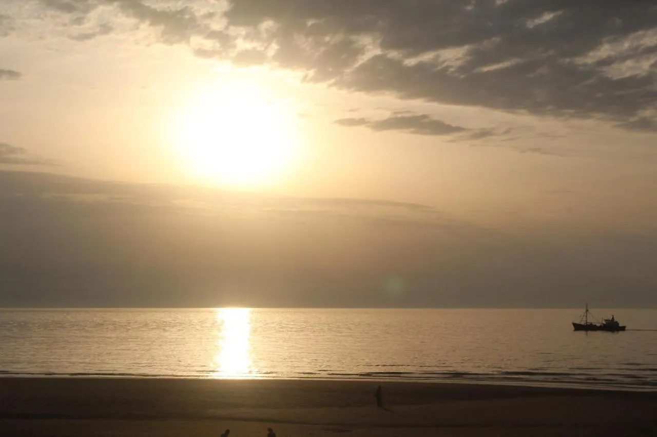 James Sun Beach Apartment Ostend